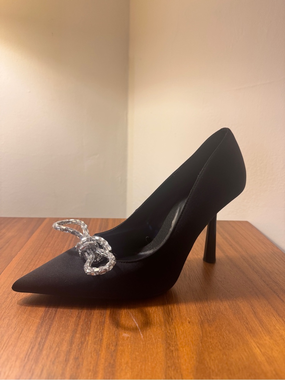 ZARA- Black Satin and Diamond Crystal Bow Pointed Toe Pump - SZ 39 / 8.5